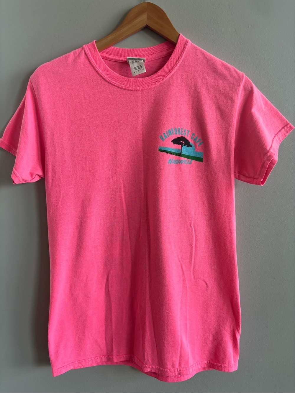 Vintage Rainforest Cafe Nashville Neon Pink Graphic T-Shirt SMALL
